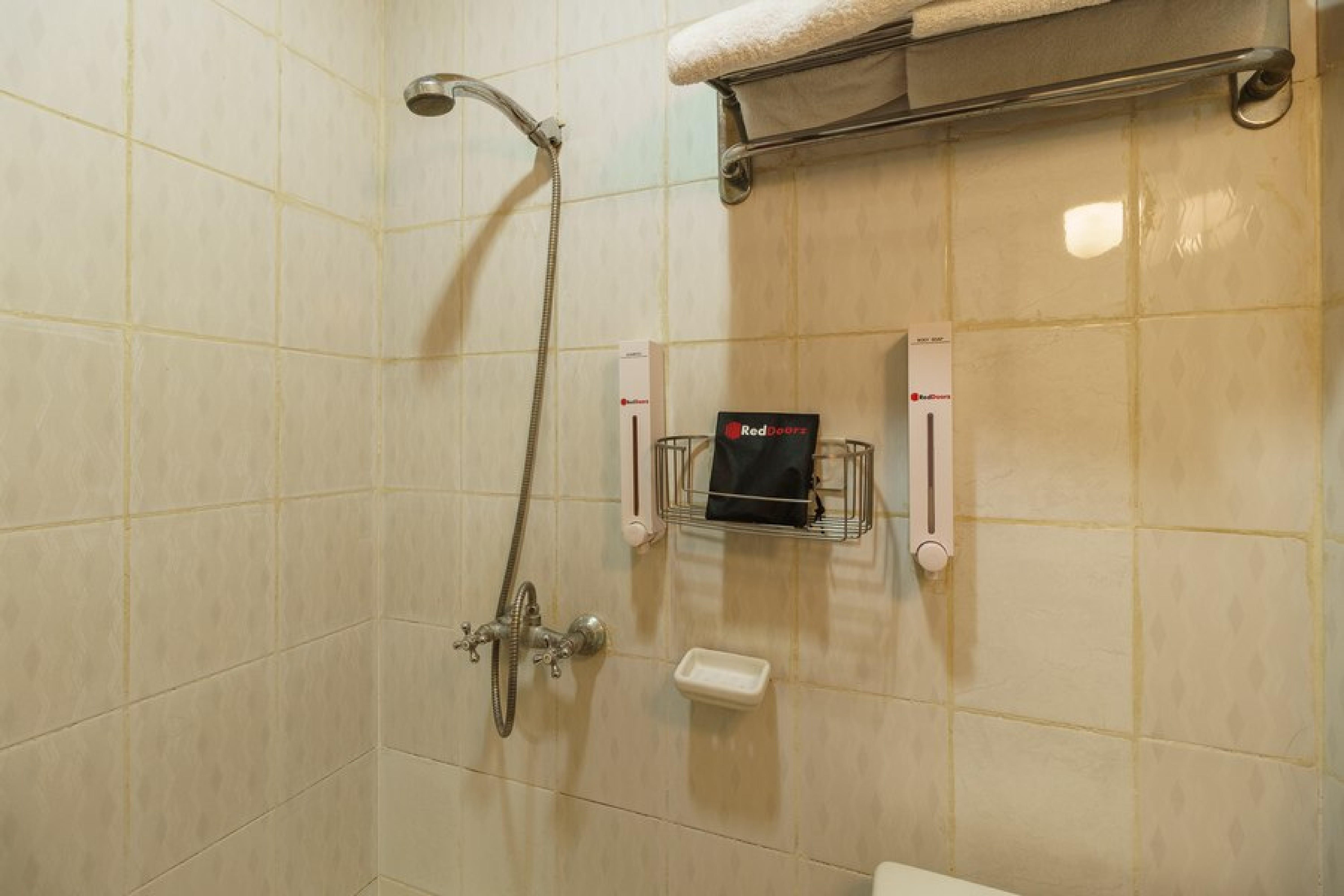 เรดดอร์ซ แอท จาลัน จักซา Hotel จาการ์ตา ภายนอก รูปภาพ