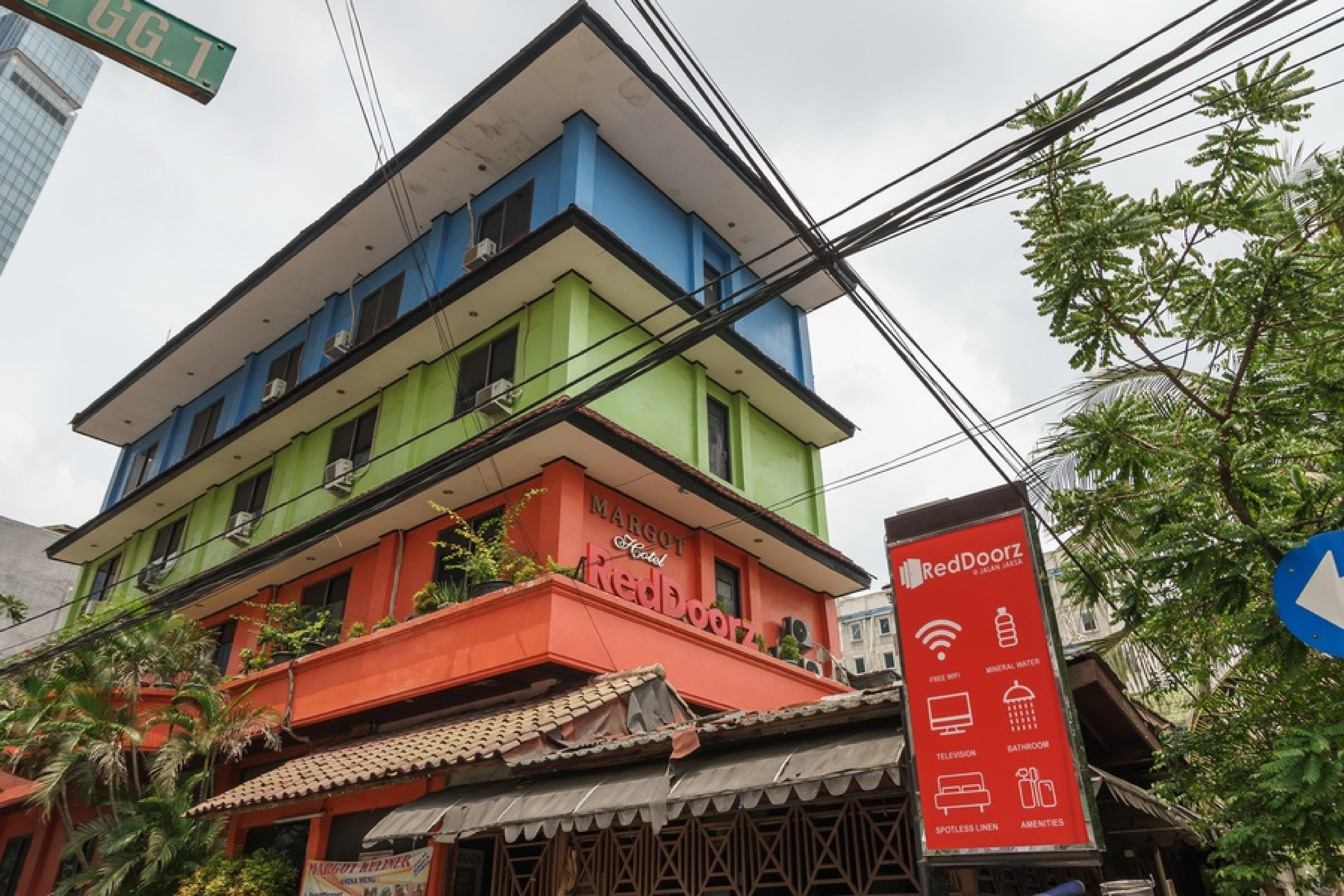เรดดอร์ซ แอท จาลัน จักซา Hotel จาการ์ตา ภายนอก รูปภาพ